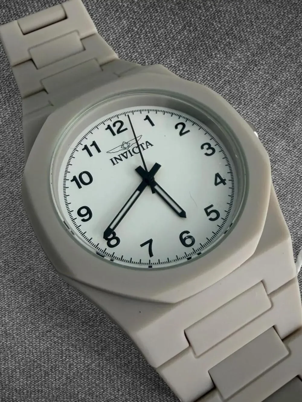 Invicta Beige Monochrome Analog Bracelet Watch White Dial